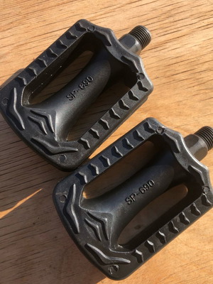 Xerama SP-690 black children's pedals with reflector, new