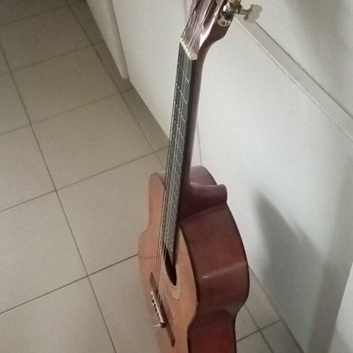 Classical guitar 3/4 used with footrest and minor wear
