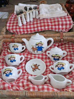Vintage Madeline children's tea set in picnic basket like new