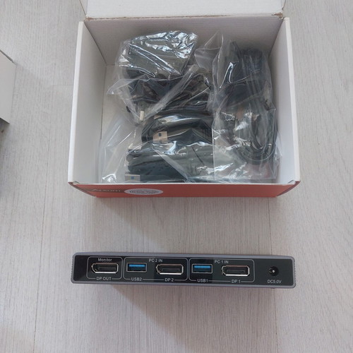 Premium 8K DisplayPort KVM Switch SJW-DP202C with 4x USB 3.0 for 2 Computers