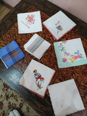 Колекция употребявани носни кърпички с фолклорни мотиви, 7 броя