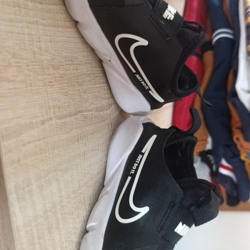 Nike athletic shoes size 26 like new, black