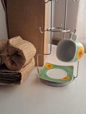 ITEM International coffee cup set with metal stand, 6 cups and saucers