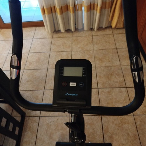 Exercise bike like new with magnetic resistance and heart rate sensors