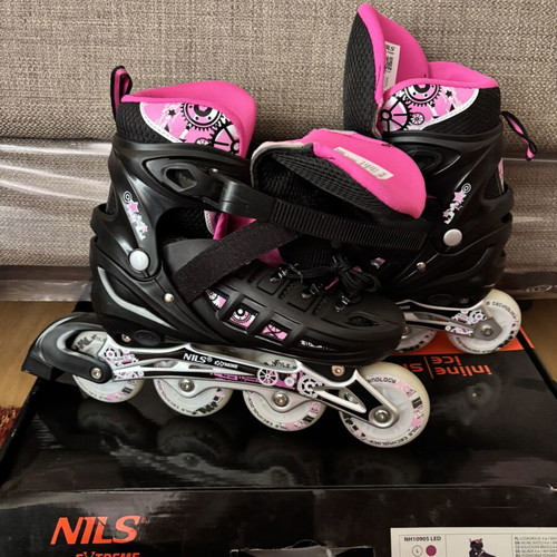 Nils Extreme NH10905 LED roller skates set with helmet and protection, like new