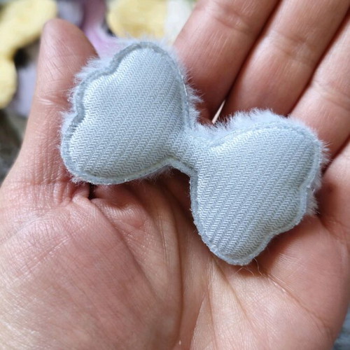 Bows in various colors and designs like new, 50 small and 20 large pieces