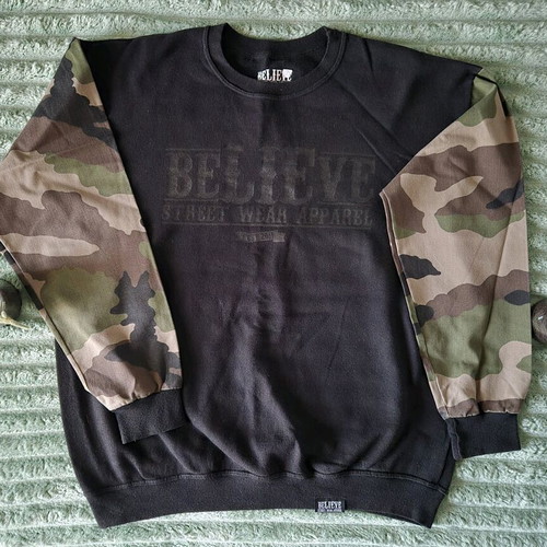 Believe Camo sweatshirt without hood like new, size XL