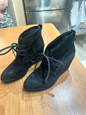 Zinda black suede wedge ankle boots size 38 like new