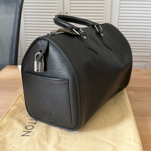 Louis Vuitton Speedy 25 handbag like new, black, Epi leather