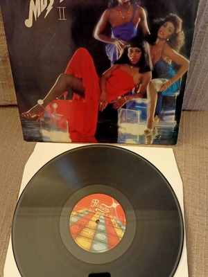 Musique 2 LP used in excellent condition