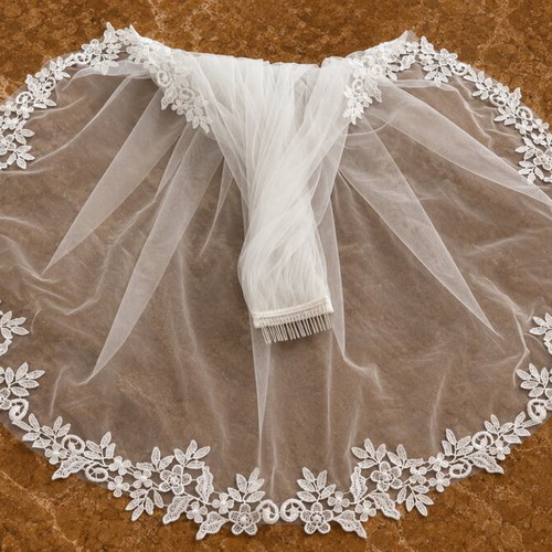 Wedding veil with lace and hair comb, white