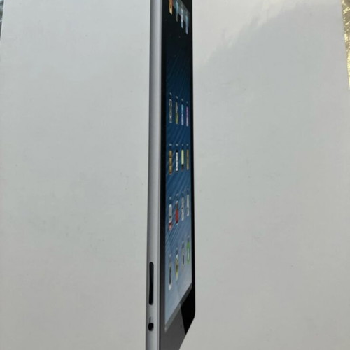 iPad 2 16GB tablet with charger and box