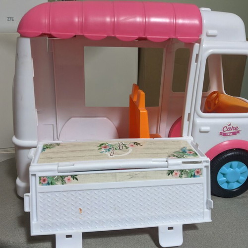 Tiffany's World food truck toy used with sounds
