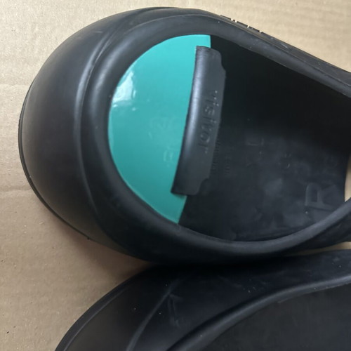 Tiger Grip Visitor Overshoes XL new with carrying case
