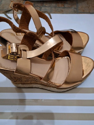 Platforms like new in gold color, size 37