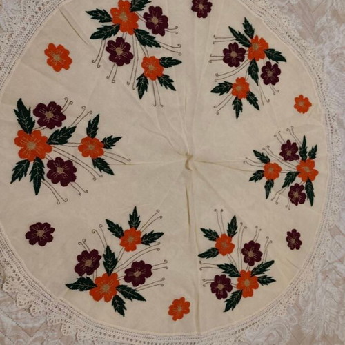 Rotonda tablecloth like new, 95 cm diameter