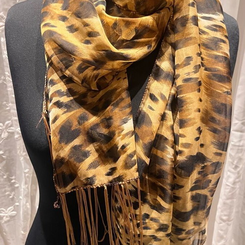Tiger print scarf like new