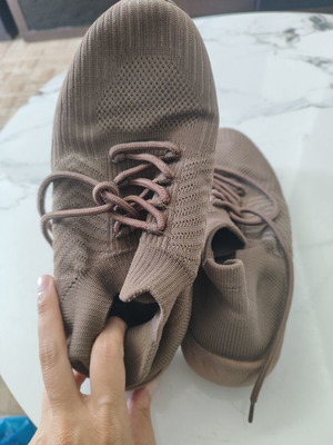 Women's athletic shoes used, size 40, brown