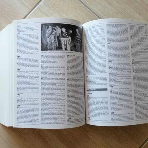Q Magazine Encyclopedia of Rock Stars music encyclopedia used, English