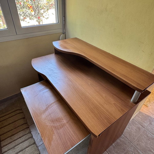 Desk in good condition