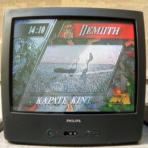 Philips 21PT 1354/01 21-inch TV, ideal for 1990s video games