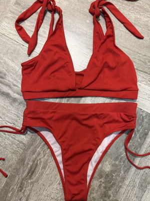 Shein red swimsuit like new with adjustable straps, size L