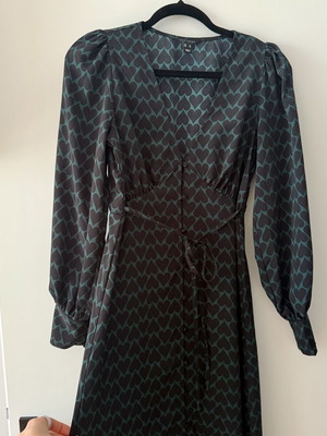 New Look green and black printed maxi dress