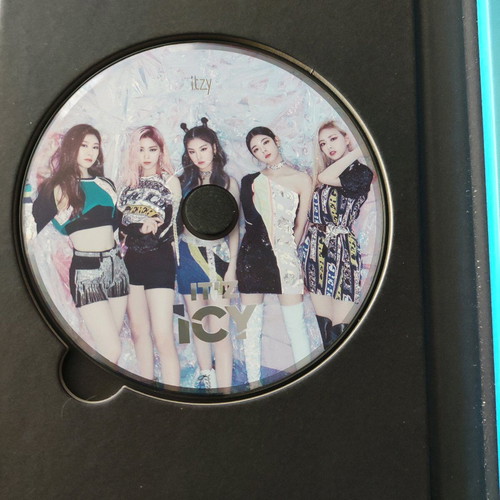 Itzy 'Iz's Icy' album new with CD, Lia photocard and stickers