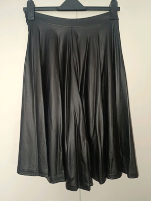 Benissimo leatherette skirt used, size S, black