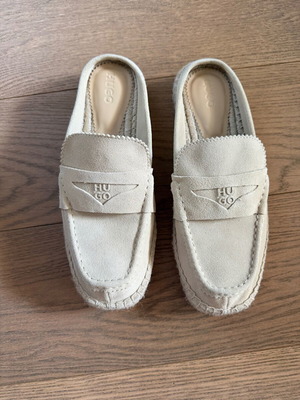 Hugo Boss mules μέγεθος 41 σαν καινούργιο μπεζ