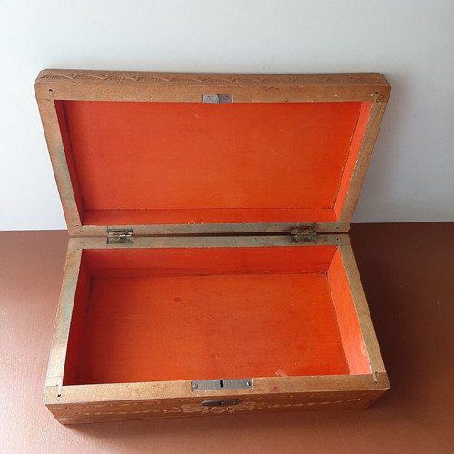 Wooden jewelry box used with carved decorations and red lining