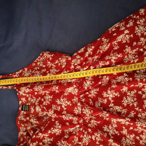 Blouse with adjustable straps large, in good condition