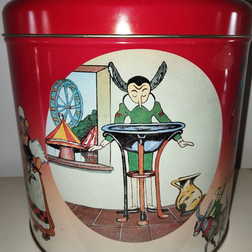 Metal tin with Pinocchio images like new
