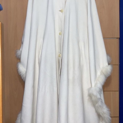 Luxury wool cape new with real fur and pockets