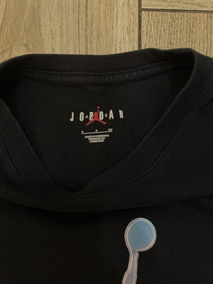 Jordan T-shirt small, like new, black