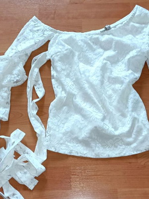 Branded blouse new, white color, sizes XS and S