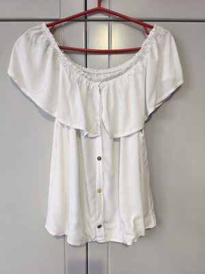Off Shoulder Top like new, white with decorative buttons