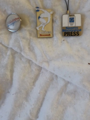 Ολυμπιακά pins Αθήνα 2004 σετ 3, σαν καινούργια, συλλεκτικά τύπου μέσων