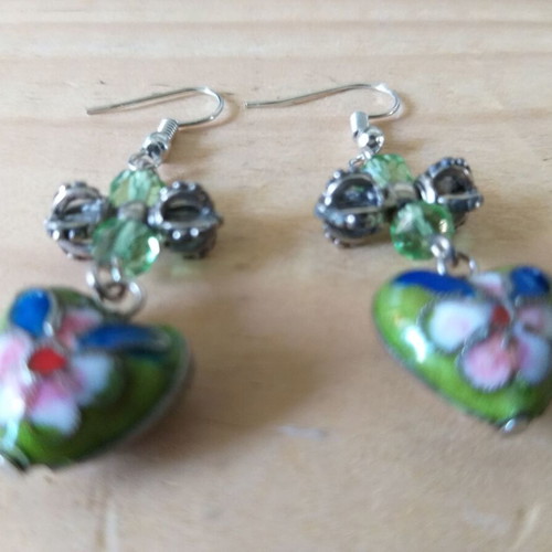 Cloisonné heart earrings with bow like new