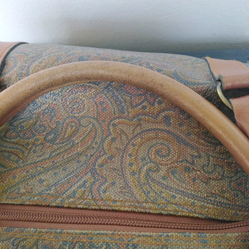 Brown travel sack used with leather details