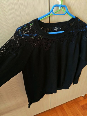Black thin turtleneck with lace details