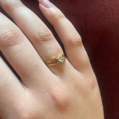 Gold ring with diamond. Solitaire.