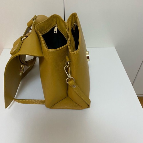Leather hand bag new, yellow