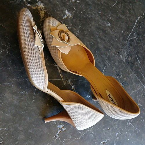 Vic Matie' vintage beige pumps with flower new, size 40