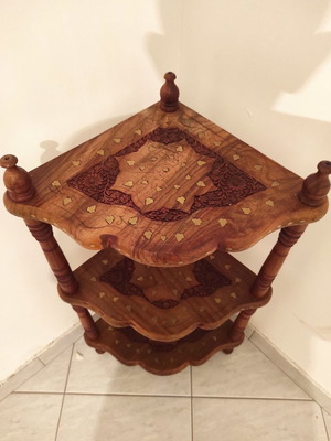 Living room shelf unit used with gold details