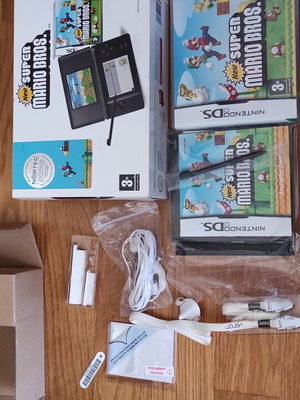 Nintendo DS Lite Jet Black bundle like new with New Super Mario Bros.