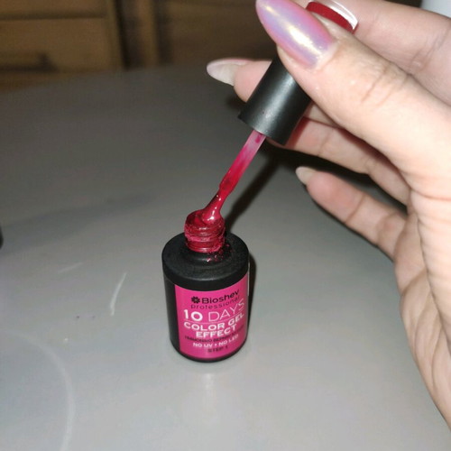Semi-permanent nail polishes like new, set with Bioshev and Vasco