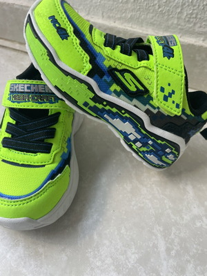 Skechers αθλητικά παπούτσια για αγόρια σαν καινούργια, μέγεθος 22, πράσινα