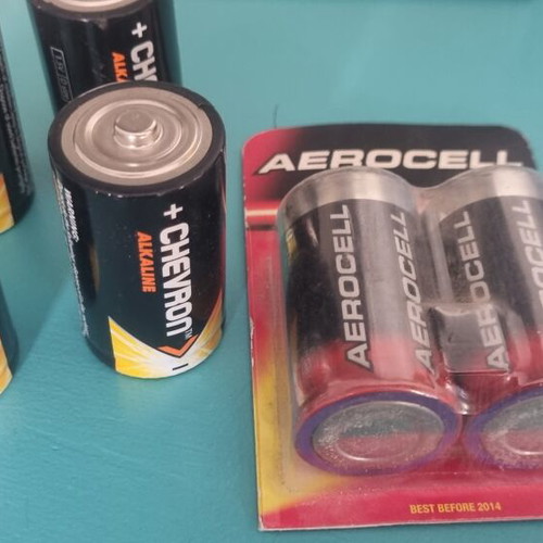 Batteries pack of 6 new, 2 in packaging and 4 loose