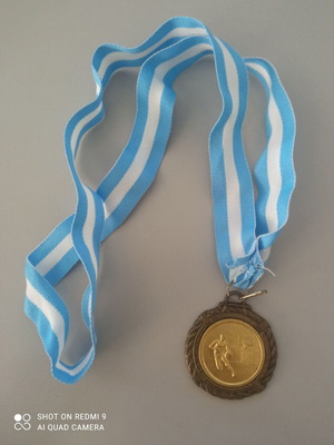 Basketball bronze medal like new with blue and white ribbon